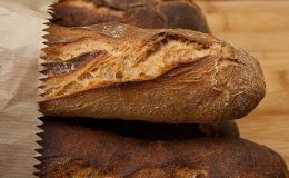 Calories du pain epeautre, la valeur nutritive et bénéfices pour la santé