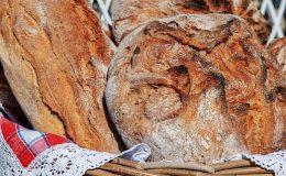 Calories du pain pita, chiffres nutritive et vertues pour la santé